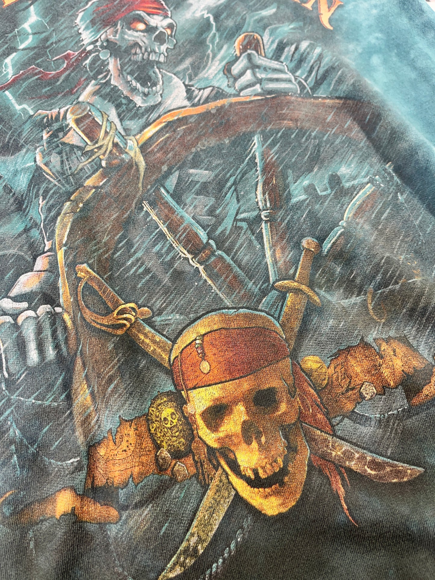 Vintage Pirates Of The Caribbean T-Shirt Disney Small