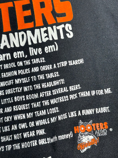 Vintage Hooters T-Shirt 10 Commandments Read Em Live Em