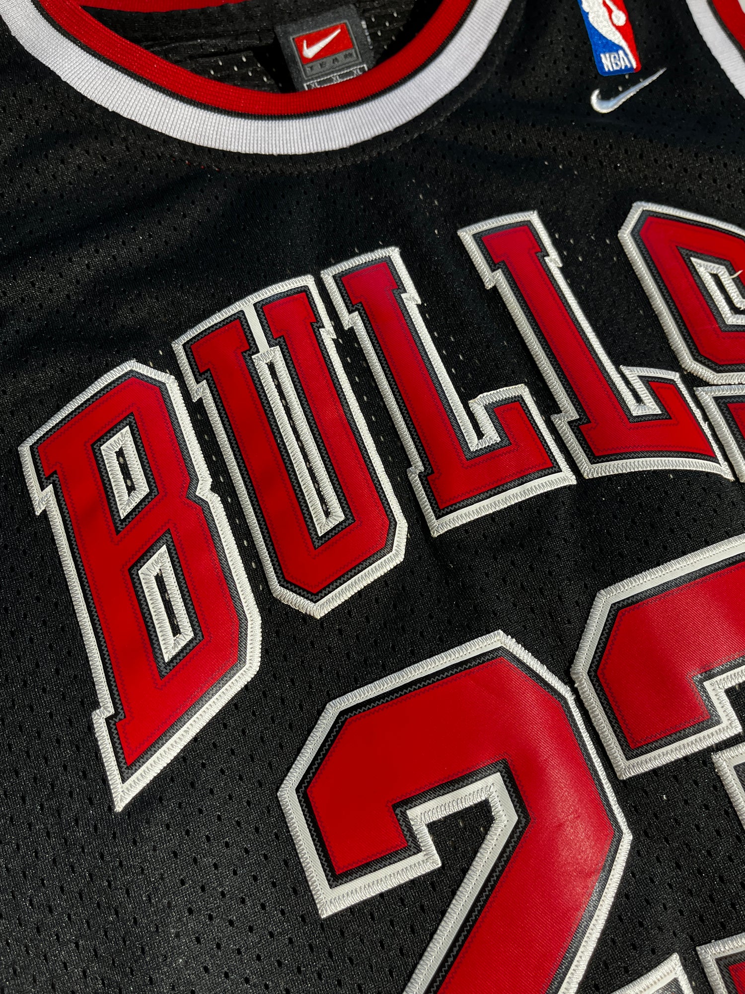 Chicago Bulls 23 Michael Jordan basketball black pinstripe jersey NBA  vintage M