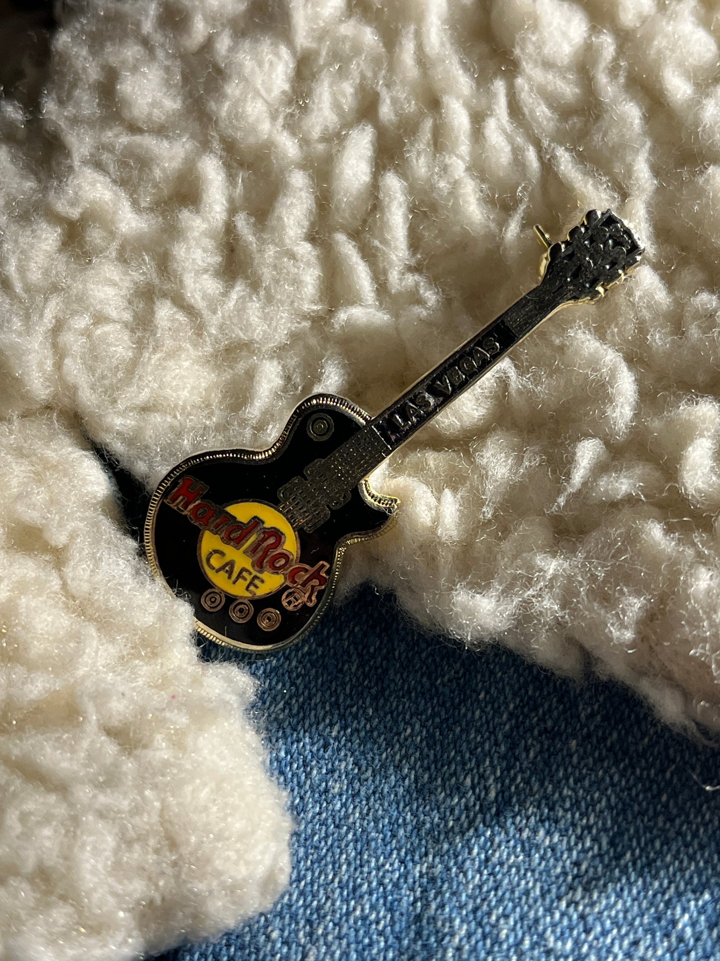 Vintage Hard Rock Metal Pin Guitar Cafe